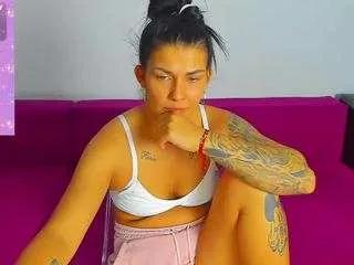 miiakittyy on CamSoda 