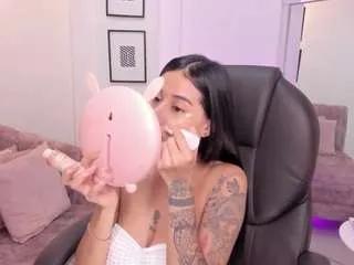 miranda-crawford — latina girl on fire// finger pussy + blow job + spit play [107 tokens remaining]
