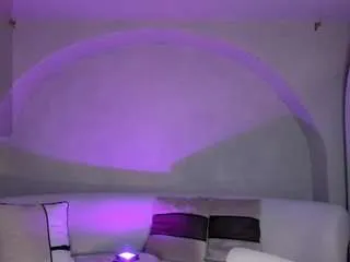 Offline niaholland on CamSoda