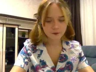 puraokojie — Tease you with the straps of my top [13 tokens remaining]