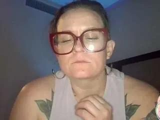 quinnmariexo — Public chat pussy play! [4945 tokens remaining]