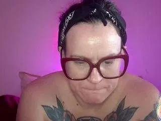 quinnmariexo — Public chat pussy play! [4936 tokens remaining]