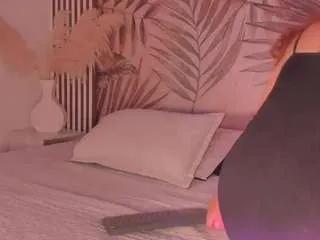 samaantha-white on CamSoda 