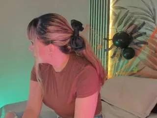 samaantha-white on CamSoda 