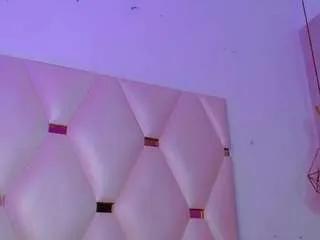 sarahh-sophia on CamSoda 