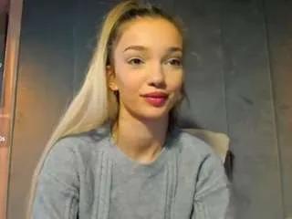 sassyt33n on CamSoda 