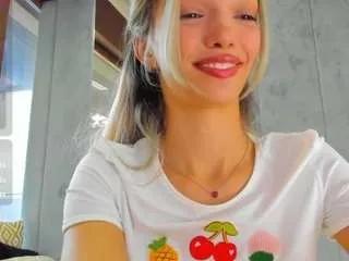 sassyt33n on CamSoda 