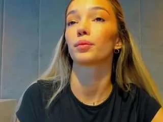 sassyt33n on CamSoda 