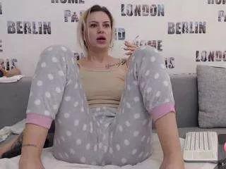 sweetdaiana23 on CamSoda 