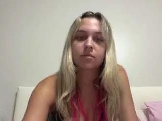 tiffstreatsxoxo on CamSoda 