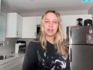 tiffstreatsxoxo on CamSoda 