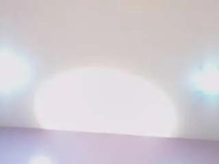 tiinyemilly on CamSoda 