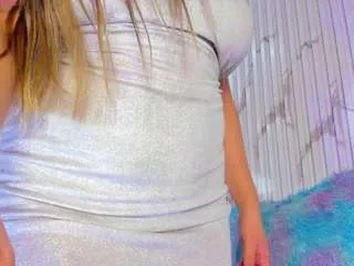 Freechat valentina-lux1 on CamSoda