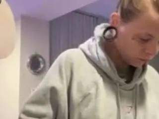 xojennifoxx on CamSoda