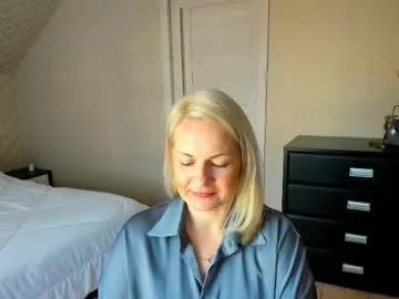 alicee__grace — Welcome to my room! #feet #mature #milf #natural #nonude