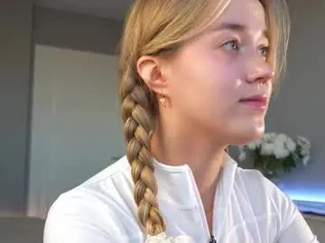 Offline aluntick on Chaturbate