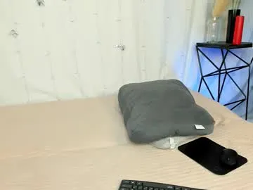 Offline andyjey_ on Chaturbate