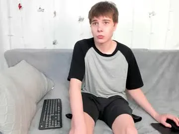 Offline andyjey_ on Chaturbate