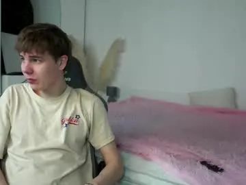 Offline andyjey_ on Chaturbate