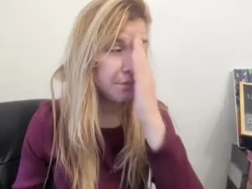 Offline artsyandcraftsy_ on Chaturbate