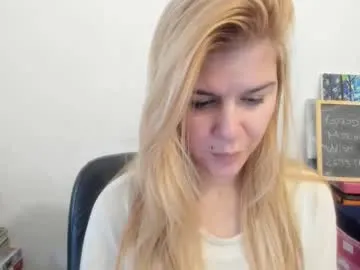 Offline artsyandcraftsy_ on Chaturbate