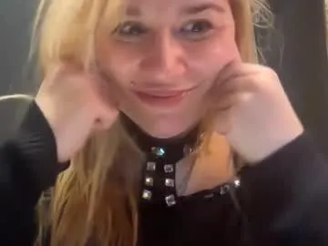 Offline artsyandcraftsy_ on Chaturbate