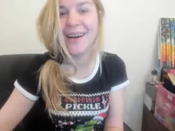 Offline artsyandcraftsy_ on Chaturbate