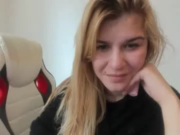 Offline artsyandcraftsy_ on Chaturbate