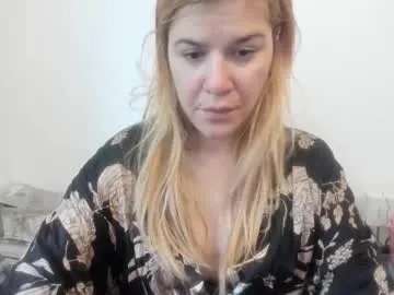 Offline artsyandcraftsy_ on Chaturbate