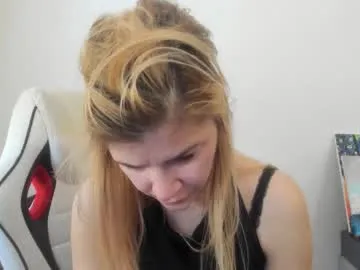 Offline artsyandcraftsy_ on Chaturbate