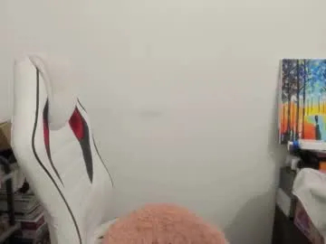 Offline artsyandcraftsy_ on Chaturbate