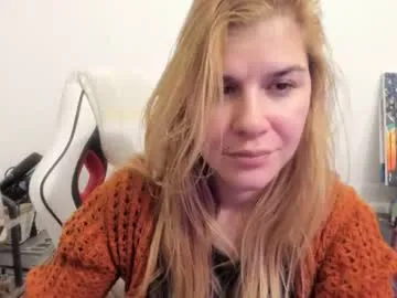 Offline artsyandcraftsy_ on Chaturbate