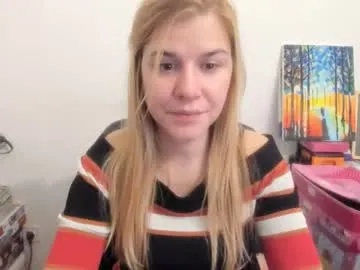 Offline artsyandcraftsy_ on Chaturbate