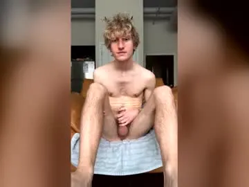 Offline blonde_boi99 on Chaturbate
