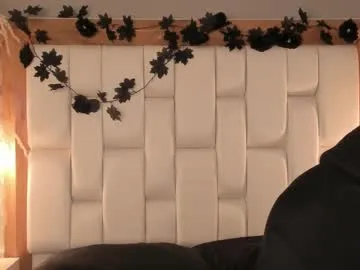 Freechat daphne_and_roger on Chaturbate