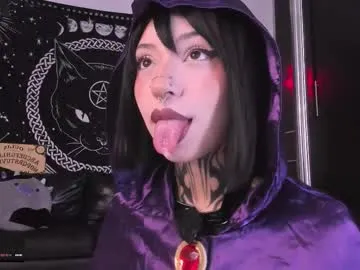 Offline hazellwitch on Chaturbate