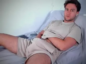 Offline honestandrew on Chaturbate