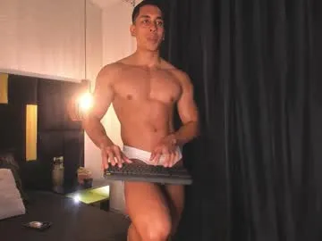 Offline lucio__fox on Chaturbate