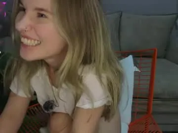 Offline lynntiny on Chaturbate