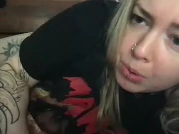 Offline mis0h0rnybabii on Chaturbate