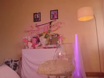 Freechat pretties_nay on Chaturbate