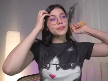 Offline sadelune on Chaturbate