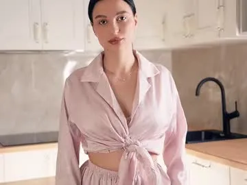 Offline suziegoglia on Chaturbate