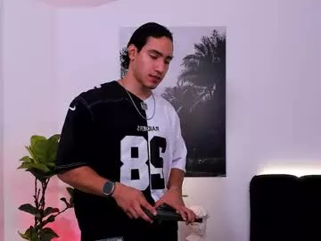 Freechat tian_brooks on Chaturbate