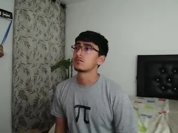 Offline versatileguuy on Chaturbate