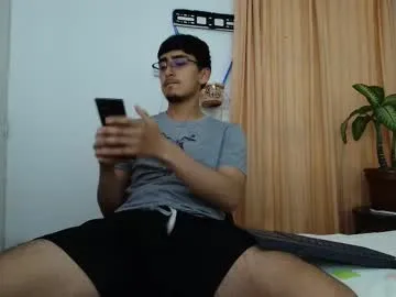 Offline versatileguuy on Chaturbate