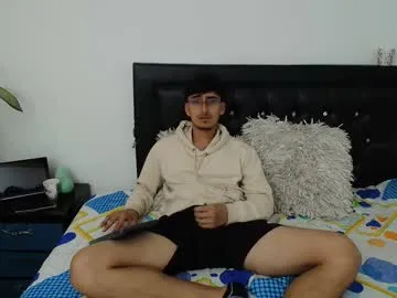 Offline versatileguuy on Chaturbate