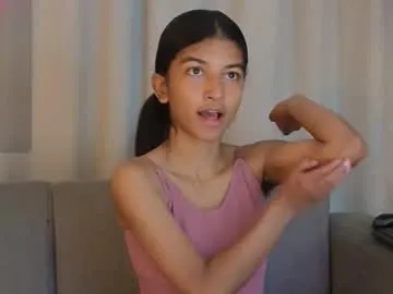 Offline yuliethpetite on Chaturbate