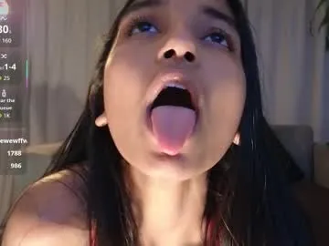 Offline yuliethpetite on Chaturbate