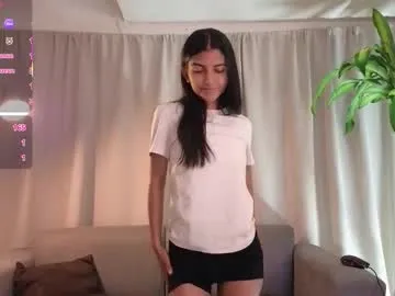 Offline yuliethpetite on Chaturbate